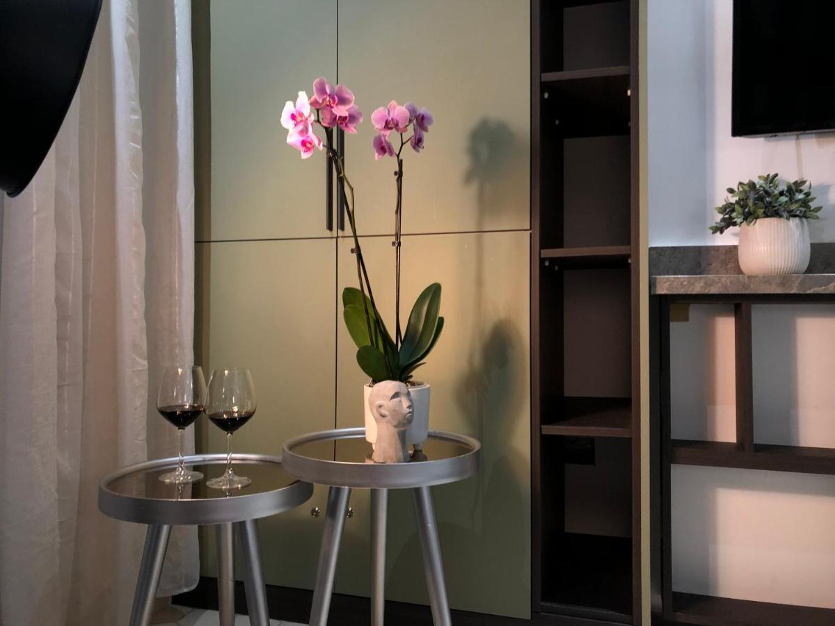Urban Stay Tirana Deluxe Exteriör bild