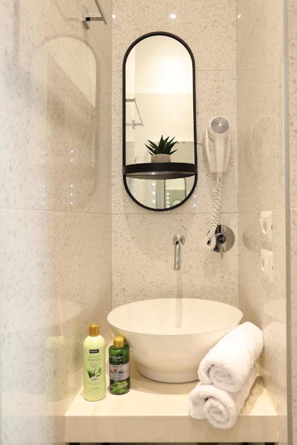 Urban Stay Tirana Deluxe Exteriör bild